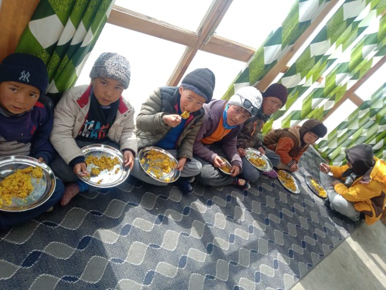 Repas à l'internat de la LMHS