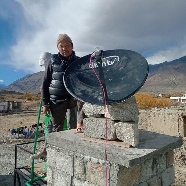 Mise en place de l'antenne satellite
